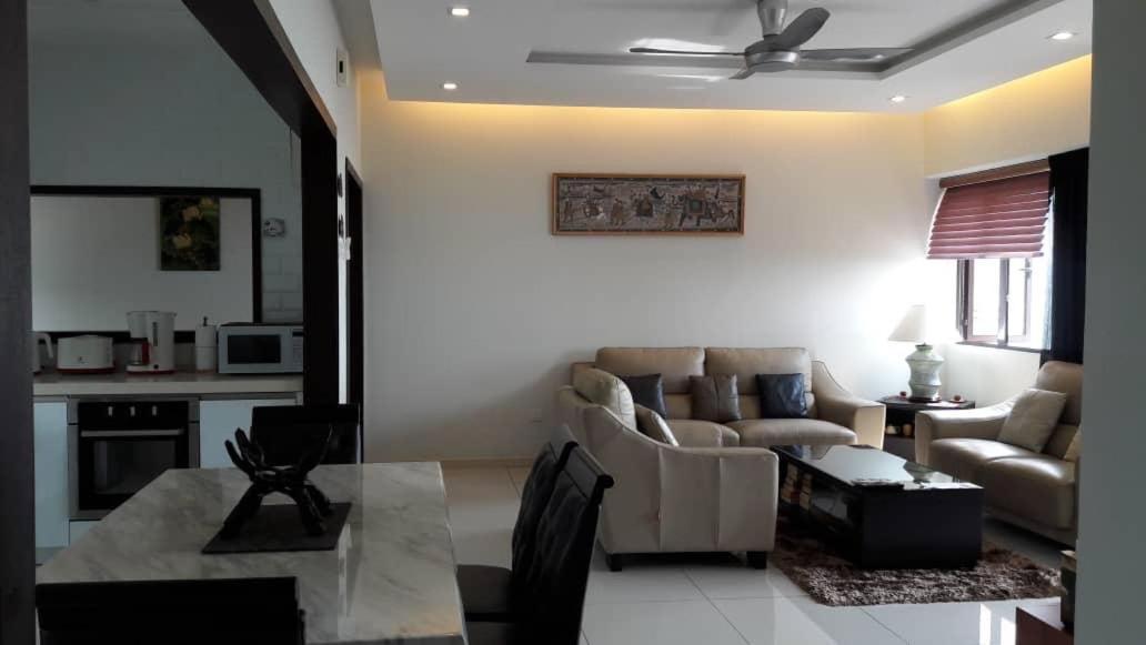 Susie'S Resort Seaview Suites At Sri Sayang Batu Feringgi Buitenkant foto