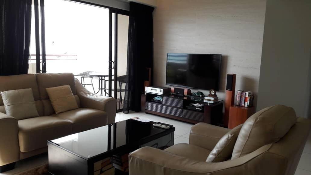 Susie'S Resort Seaview Suites At Sri Sayang Batu Feringgi Buitenkant foto